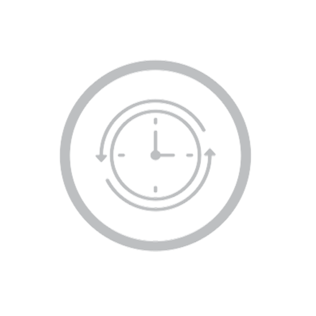 Ícone cinza linear de um relógio com setas circulares indicando otimização do tempo e cumprimento de prazos. Simboliza a pontualidade e o respeito ao cronograma.